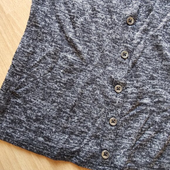 BRAND NEW! Hollister Long Sleeve Scoop Neck Top – Dark Gray - Button Front – XS - Picture 4 of 5